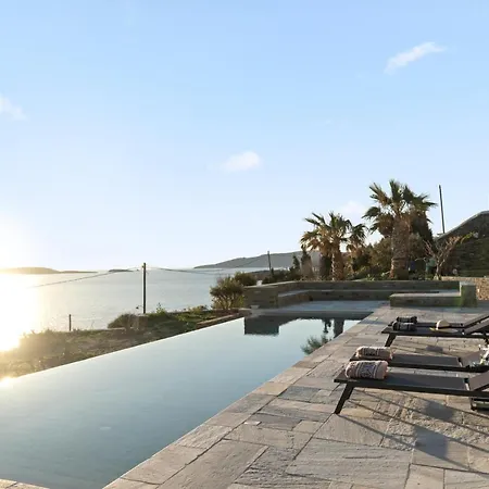 別荘 Thalassa, Beachfront, Private Pool & Sunset Views By Explore Andros