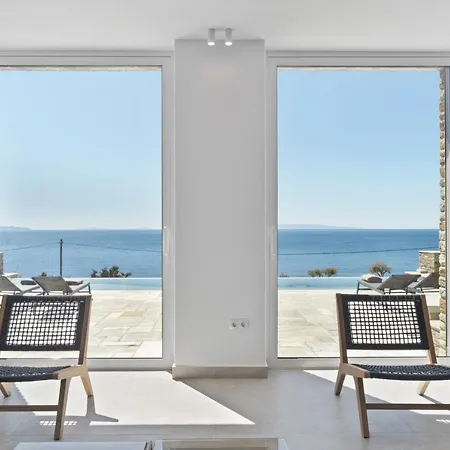 別荘 Thalassa, Beachfront, Private Pool & Sunset Views By Explore Andros *
