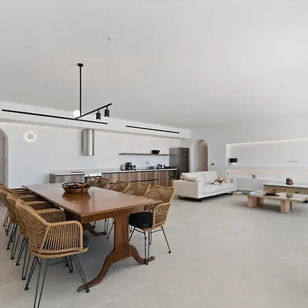 別荘 Thalassa, Beachfront, Private Pool & Sunset Views By Explore Andros