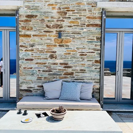 Σπίτι διακοπών Thalassa, Beachfront, Private Pool & Sunset Views By Explore Andros *