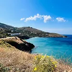 Prázdninový dům Thalassa, Beachfront, Private Pool & Sunset Views By Explore Andros