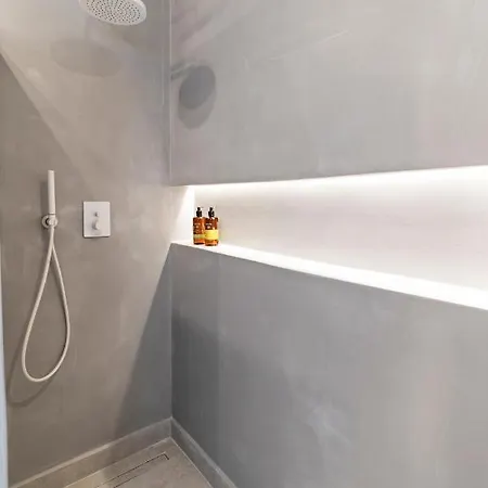 Thalassa, Beachfront, Private Pool & Sunset Views By Explore Andros בית נופש באטסי