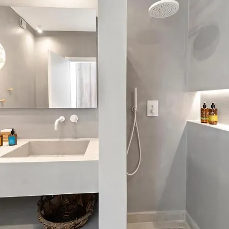 בית נופש Thalassa, Beachfront, Private Pool & Sunset Views By Explore Andros באטסי