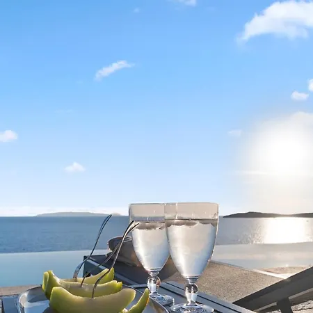 Thalassa, Beachfront, Private Pool & Sunset Views By Explore Andros בית נופש באטסי