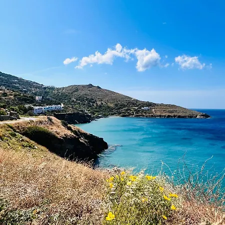 בית נופש Thalassa, Beachfront, Private Pool & Sunset Views By Explore Andros